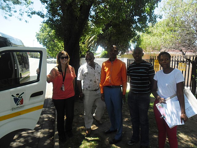Fotografia d'un equip de planejament urbanístic del municipi metropolità d'Ekurhuleni a l'Estat de Sud-àfrica, dessegregat a partir de l'abolició de l'apartheid.