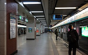 East Gate of Peking University Platform Platform 20131130.jpg