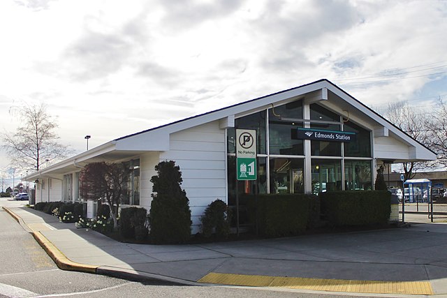 The station building at Edmonds in 2017