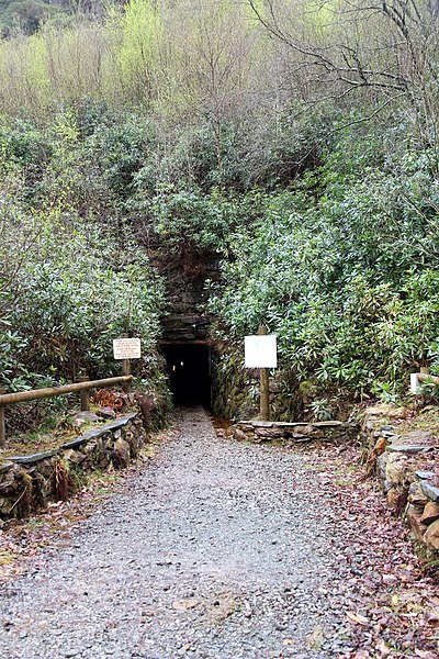 File:Entrance to Sygun Copper Mine, Beddgelert, Gwynedd - geograph.org.uk - 2391340.jpg