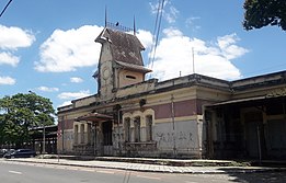 Imagem da Estação Ferroviária de Taubaté, em abandono