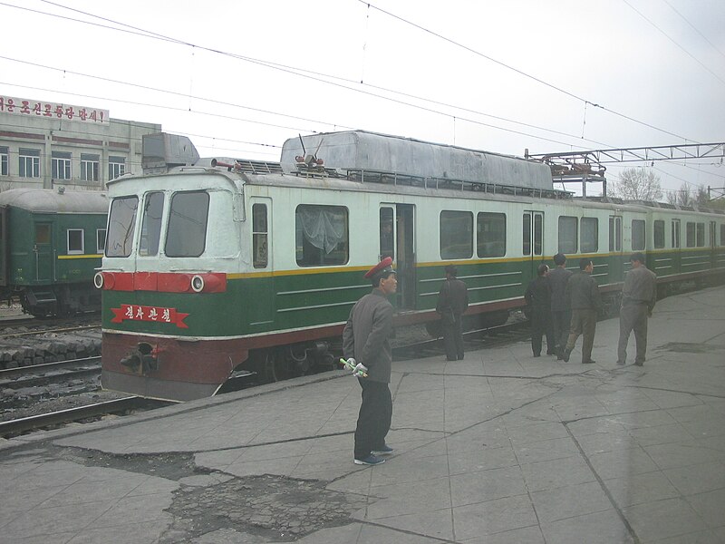 File:Ex pyongyang metro.JPG