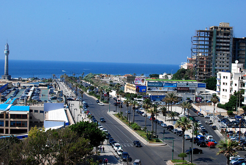 File:Ferris wheel and the corniche.jpg