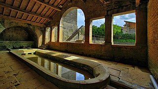 Le lavoir de la source de la Romaine.