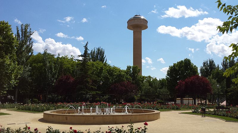 File:Fuente de La Rosaleda. Depósito de Agua de la Fiesta del Árbol. Parque de la Fiesta del Árbol. Albacete 2.jpg