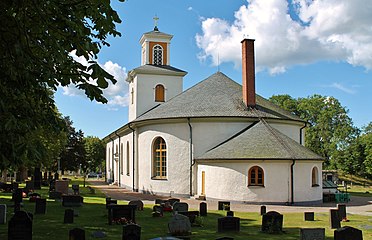 Kyrkan från öster.