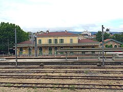 Bâtiment voyageurs vu depuis les voies fret (2016)