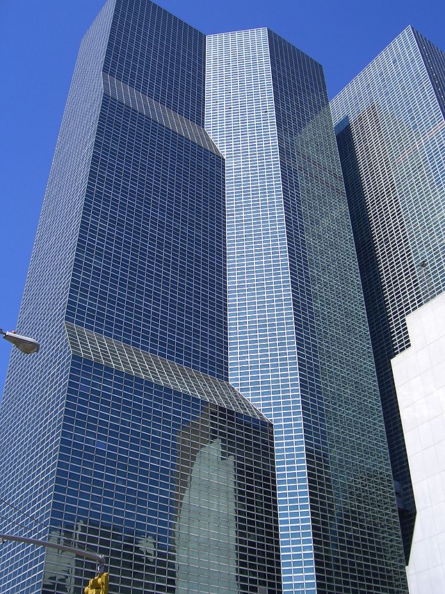 Midtown Center - Midtown decorations: square mirrors cylinders