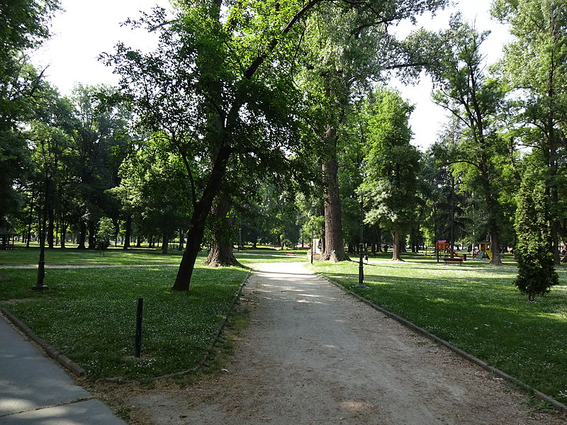 File:Gradski Park-Skopje (135).JPG