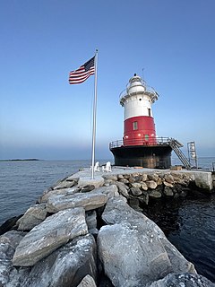 <span class="mw-page-title-main">Greens Ledge Light</span> Lighthouse in Connecticut, U.S. (1902)
