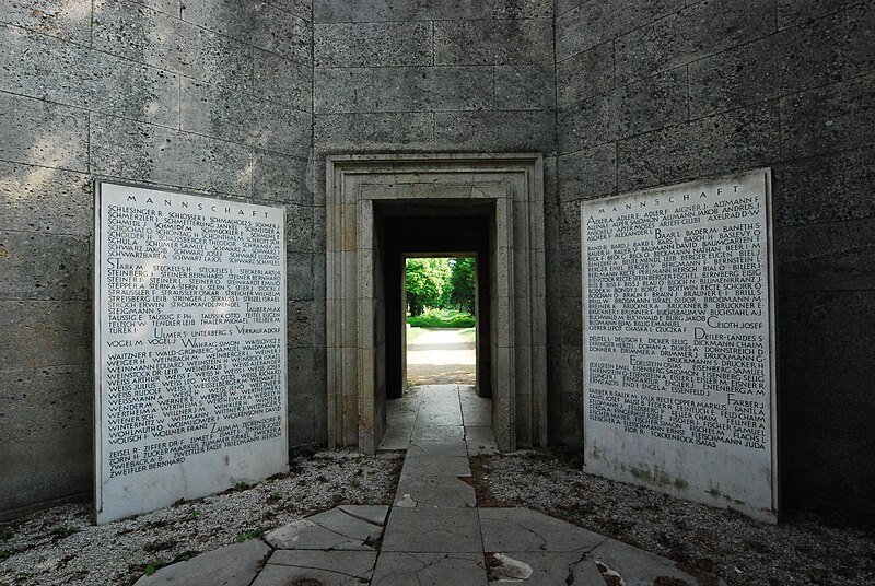 File:GuentherZ 2011-04-30 0022 Wien11 Zentralfriedhof juedisches Kriegerdenkmal Ausgang Gedenktafel2+8.jpg