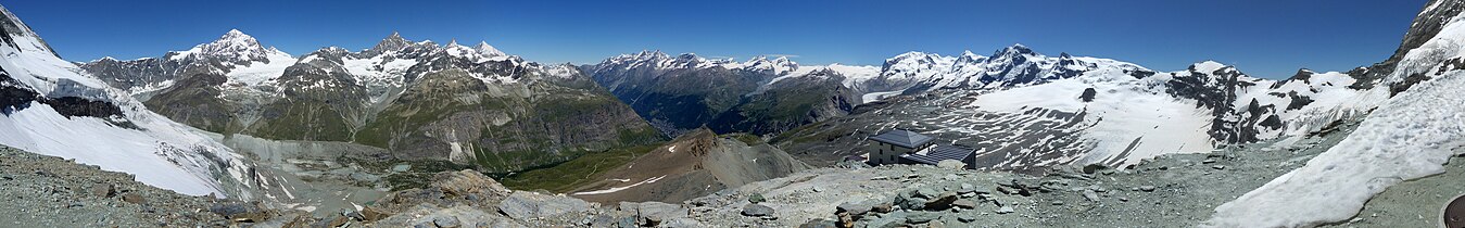 Die Bergkette oberhalb von Zermatt: von Dent Blanche über Ober Gabelhorn zum Weisshorn. Oberes Mattertal.