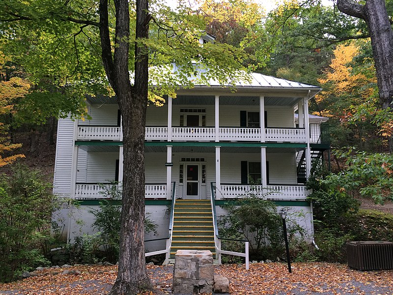 File:Hampshire Cottage Capon Springs WV 2014 10 04 01.JPG