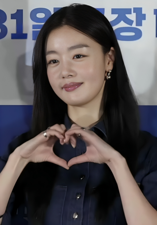 <span class="mw-page-title-main">Han Sun-hwa</span> South Korean singer and actress (born 1990)