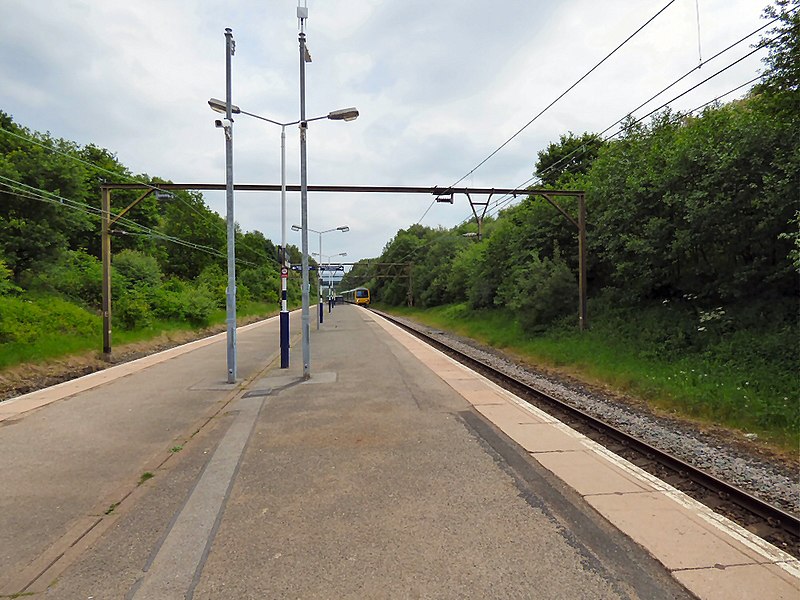 File:Hattersley Station (geograph 4994899).jpg