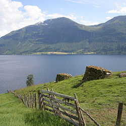 Вид с Heggjabygda на озеро 