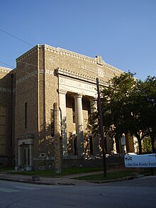 The school was established in the former Temple Beth Israel HeinenTheaterHCCSHouston.JPG