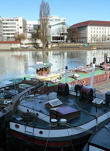 File:Historischer Hafen Berlin.jpg