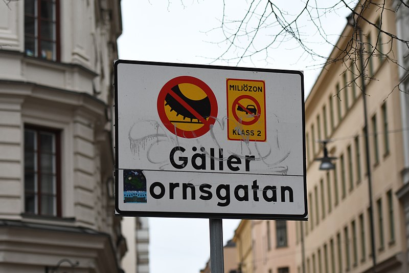 File:Hornsgatan dubbdäcksförbud miljözon.jpg