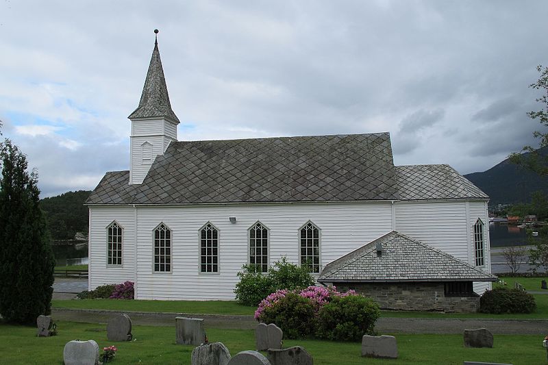 File:Husnes Kyrkje.jpg