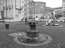 Hydraulic capstan left after dockland redevelopment in London Hydraulic Capstan - geograph.org.uk - 4007504.jpg