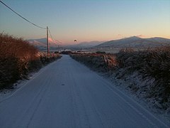 Sjelden dag med snø ved hovedveien, utsyn mot Knightstown, Valentia Harbour og Cahersiveen