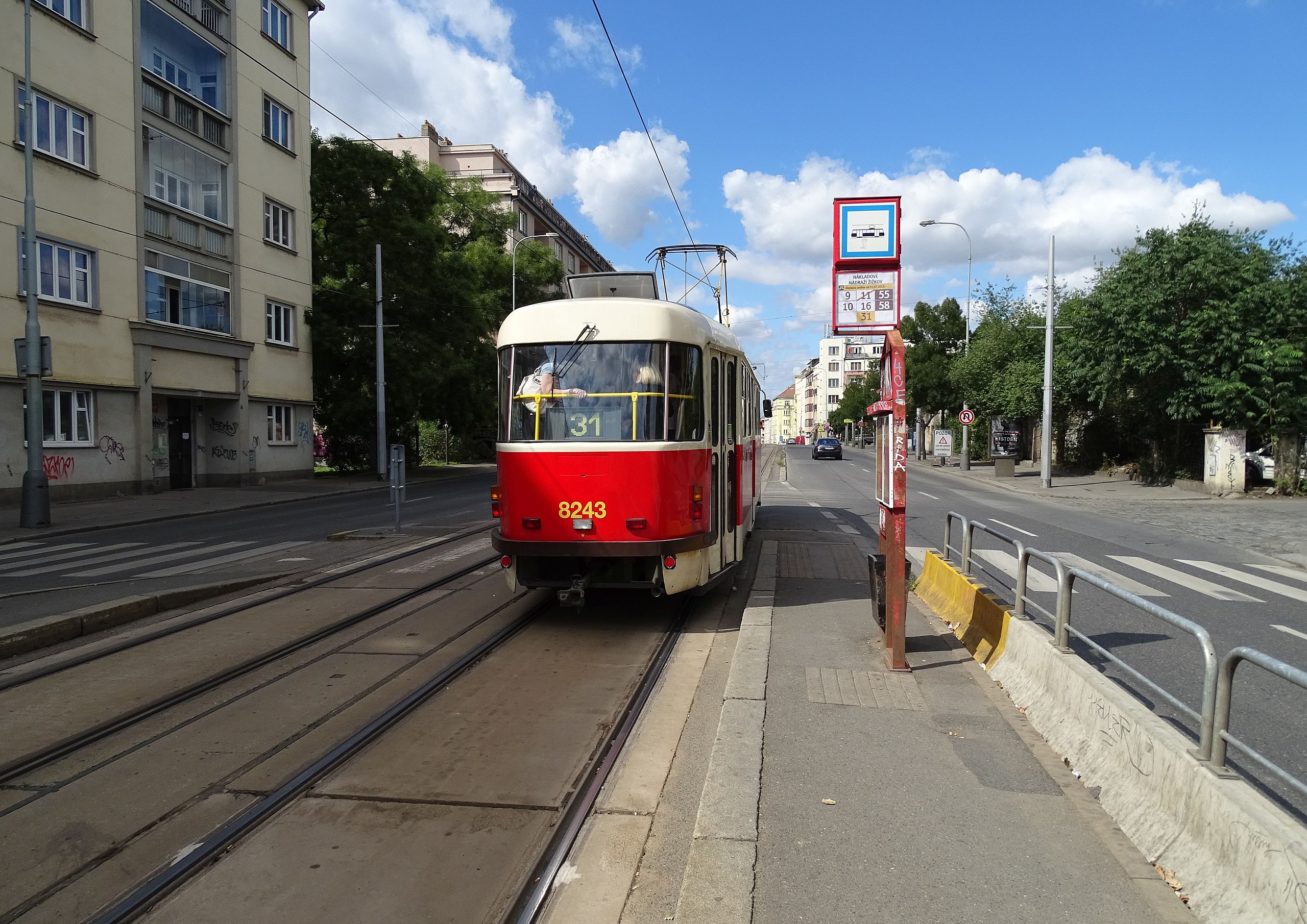 File:Jana Želivského, zastávka Nákladové nádraží Žižkov, tramvaj 31.jpg -  Wikimedia Commons