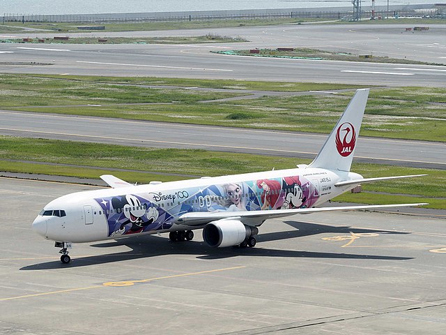 File:Japan Airlines JA615J Dream Express Disney 100 Boeing 767 