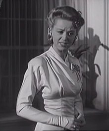 Jennifer Holt in Il soldato Buckaroo (1942).jpg