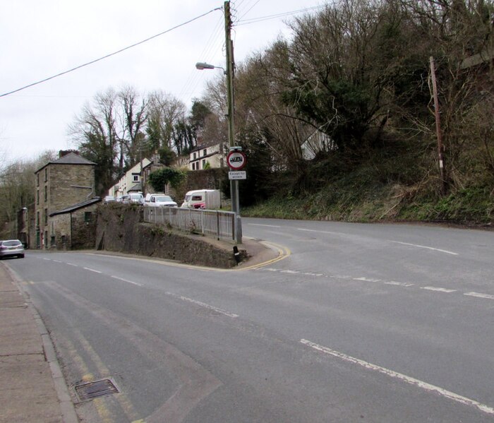 File:Junction in Central Lydbrook - geograph.org.uk - 4875634.jpg