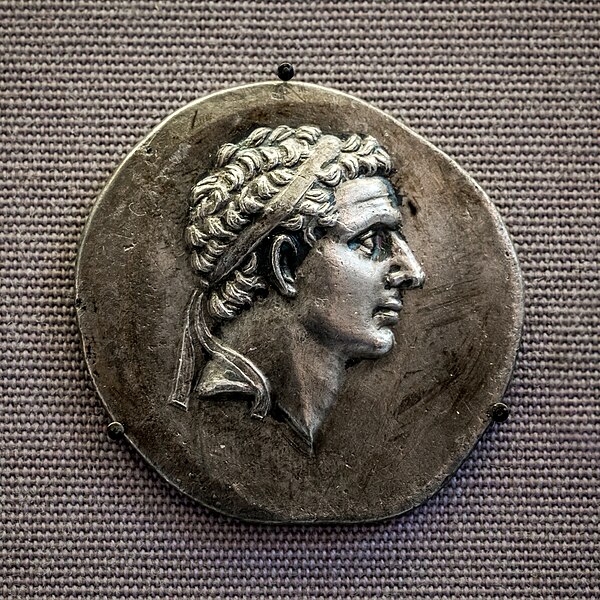 File:Kappadokia - king Orophernes - 159-157 BC - silver tetradrachm - head of Orophernes - Nike - London BM 1870-0407-1.jpg