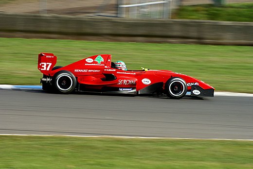 Beschir rijdt in de Eurocup Formula Renault 2.0 in 2007.