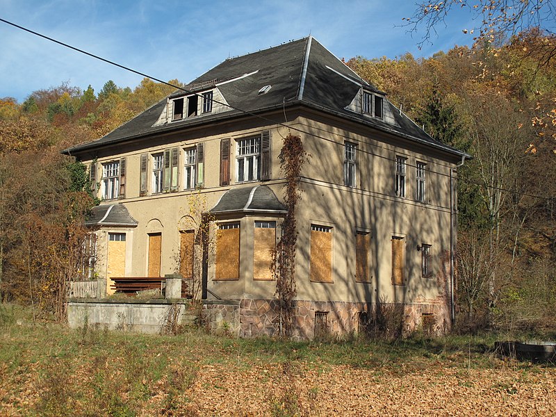 File:Kommandantenvilla des KZ Sachsenburg.jpg