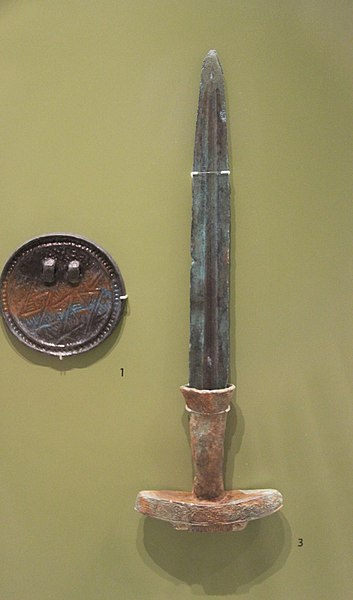 File:Korean-type bronze dagger and mirror.National Museum of Korea.jpg