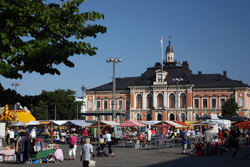 Fichier:Kuopio marketsquare 01.jpg