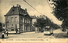 Railcar ndeg 56, Montivilliers type, in front of the Savings Bank LL 226 - LE HAVRE - La Caisse d'Epargne et le Boulevard de Strasbourg.JPG