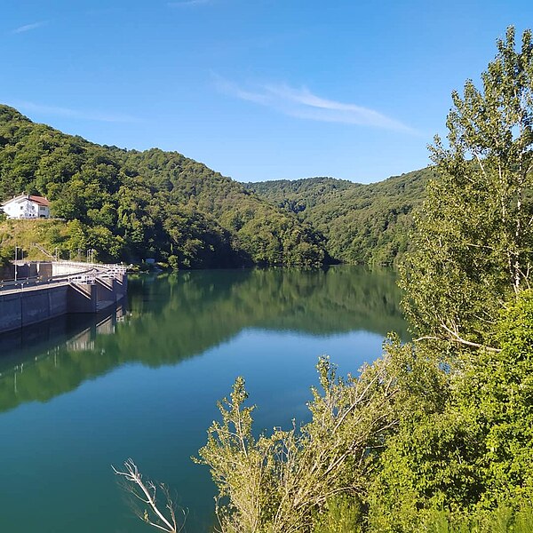 File:Lago della Busalletta 4.jpg