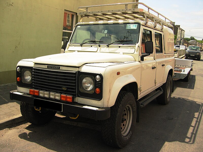 File:Land Rover Defender 110 Td5 Crew Cab Pickup.jpg