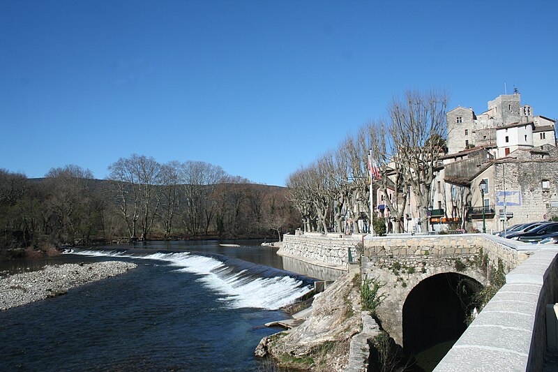 File:Laroque (Hérault) vue 1.JPG