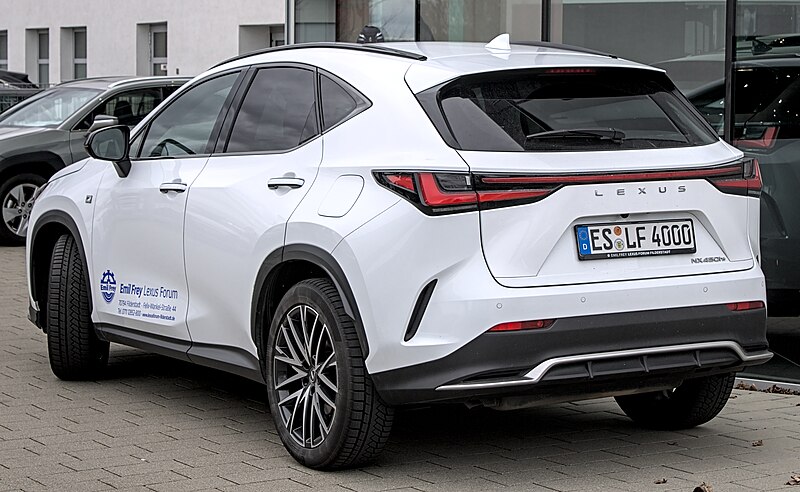 File:Lexus NX 450h+ (AAZH26) IMG 6336.jpg