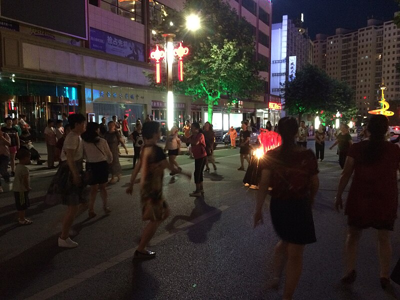 File:Local street Dancing in the evening.jpg