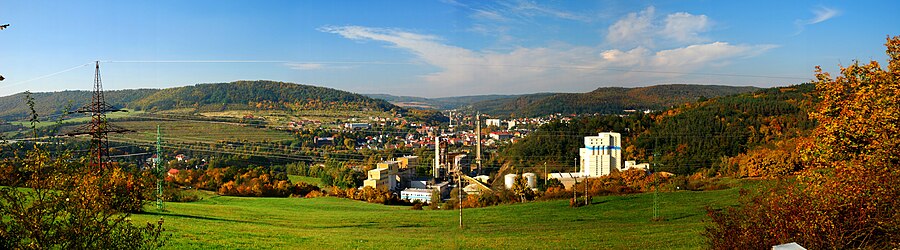 Panoramo de Loděnice el sudo