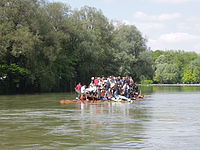 1222nd file - 4.8 MB - 4000x3000 18.05.2012 upload 2228 München - Flaucher - Floß auf dem Ländkanal 02.jpg