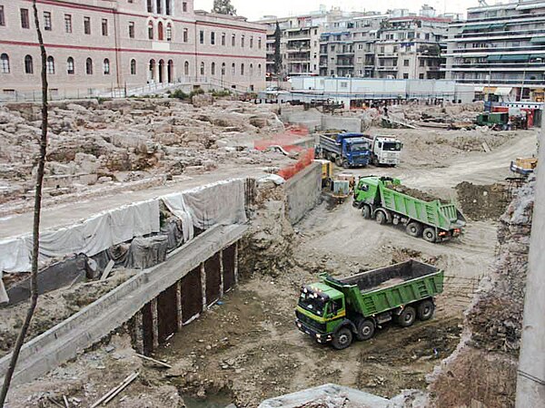 Εarthworks in the archaeological site in Makrygianni, during the construction of the museum.