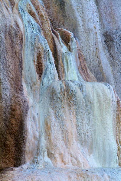 File:Mammoth Hot Springs 15 (8039047340).jpg