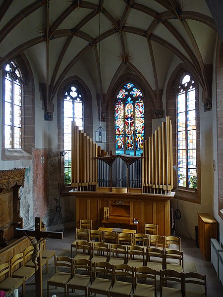 File:Martinskirche Altburg, innen 15.jpg