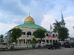 Mecset Tanjung városában, Borneón