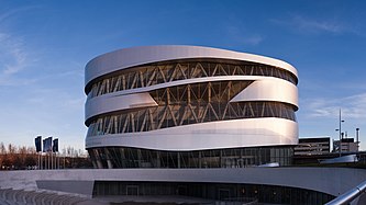 English: Mercedes-Benz Museum in Stuttgart, Germany, shortly before sunset. Deutsch: Mercedes-Benz Museum in Stuttgart kurz vor Sonnenuntergang.