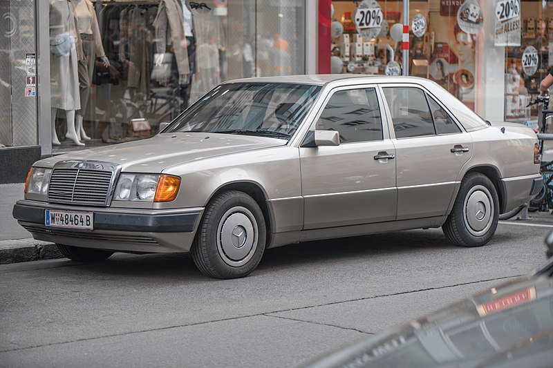 File:Mercedes-Benz W 124 300 D 19.09.20 JM.jpg