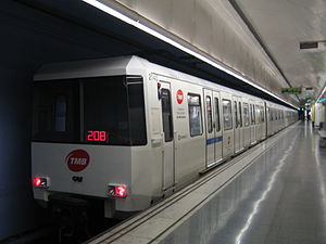 Metro Barcelona train type 2000.jpg